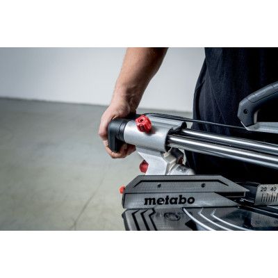 Торцовочная пила Metabo KGS 305M с протяжкой, 1600Вт, 305мм, 18.6кг (613305000) | Зображення 2