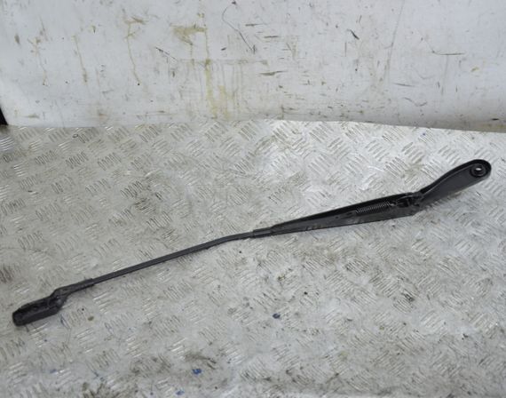 Поводок двірників перед правий Volvo v50 2004-2012 Тримач склоочисника правий Вольво В 50 30699997