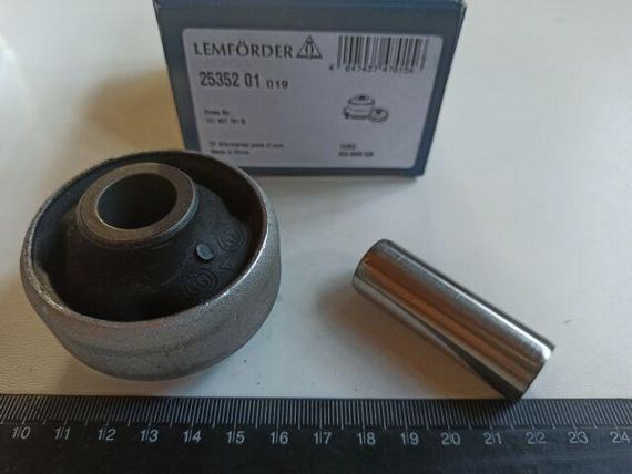Сайлентблок переднього важеля (задній) VAG, Lemforder (25352 01) (357407181)