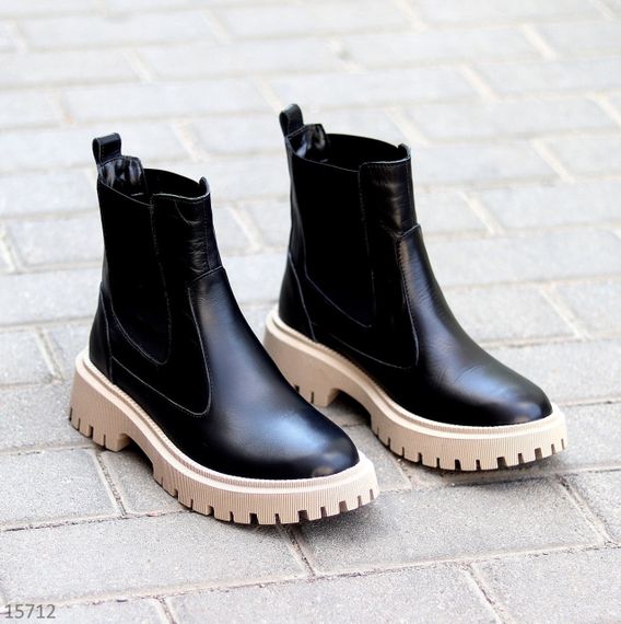 Стильні чорні шкіряні зимові черевики челсі на бежевій підошві | Зображення 1