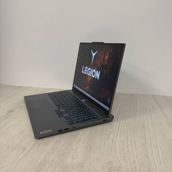 Игровой ноутбук Б-класс Lenovo Legion 5 16IRX9 / 16" (2560x1600) IPS / Intel Core i7-14700HX (20 (28) ядра по 1.5 - 5.5 GHz) / 16 GB DDR5 / 512 GB SSD NVMe / nVidia GeForce RTX 4070, 8 GB GDDR6, 128-bit / WebCam б/у | Зображення 3