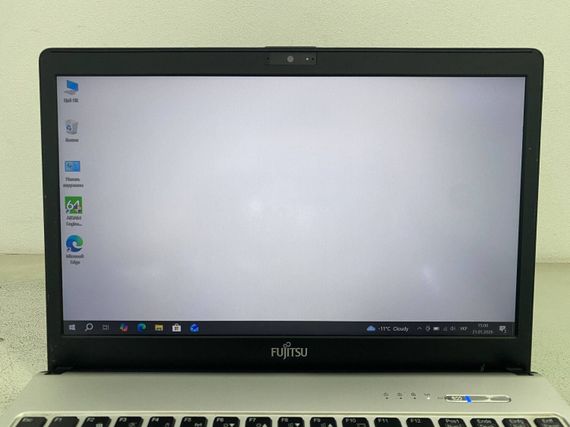 Ультрабук Б-класс Fujitsu LifeBook S936 / 13.3" (1920x1080) IPS / Intel Core i5-6200U (2 (4) ядра по 2.3 - 2.8 GHz) / 8 GB DDR4 / 128 GB SSD / Intel HD Graphics 520 / WebCam б/у | Зображення 2