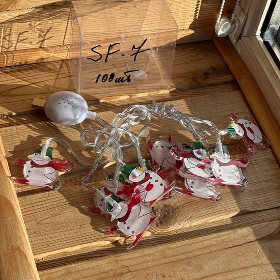 Гірлянда новорічна музична з фігурками Діда Мороза, довжина 2,4 метра, 10 світлодіодів, USB-живлення, тепле та різнобарвне світло | Зображення 4