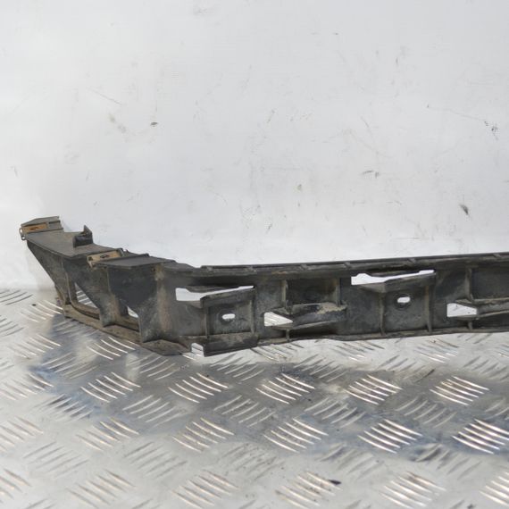 Направляюча заднього бампера права Volkswagen Golf V 2003-2009 універсал Кронштейн бампера задній правий Фольксваген 1K9807394 | Зображення 1