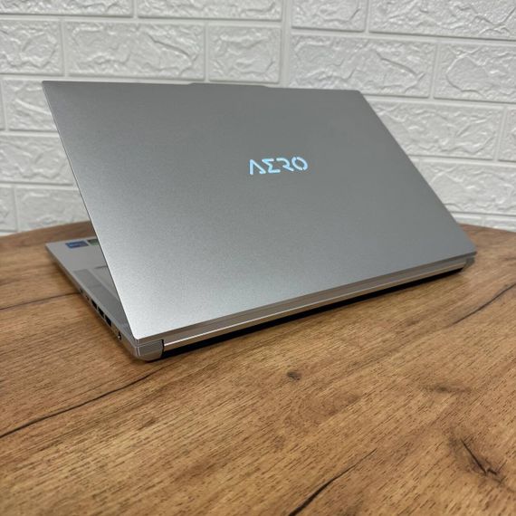 Ігровий ноутбук Gigabyte Aero 16 XE4 / 16" (3840x2400) OLED / Intel Core i7-12700H (14 (20) ядер по 3.5 - 4.7 GHz) / 16 GB DDR4 / 1000 GB SSD / nVidia GeForce RTX 3070 Ti, 8 GB GDDR6, 256-bit / WebCam б/в | Зображення 5