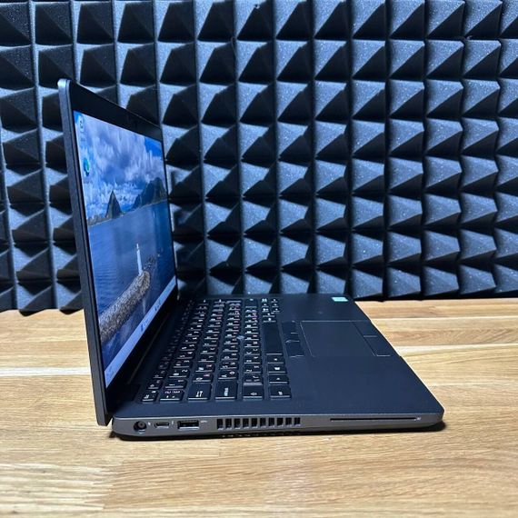 Ноутбук Dell Latitude 5401 / 14" (1920x1080) IPS / Intel Core i7-9750H (6 (12) ядер по 2.6 - 4.5 GHz) / 16 GB DDR4 / 256 GB SSD / Intel UHD Graphics 630 / WebCam б/у | Зображення 2