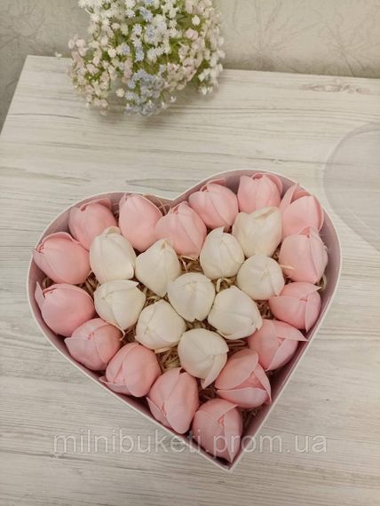 Букет из мыльных тюльпанов в коробке-сердце