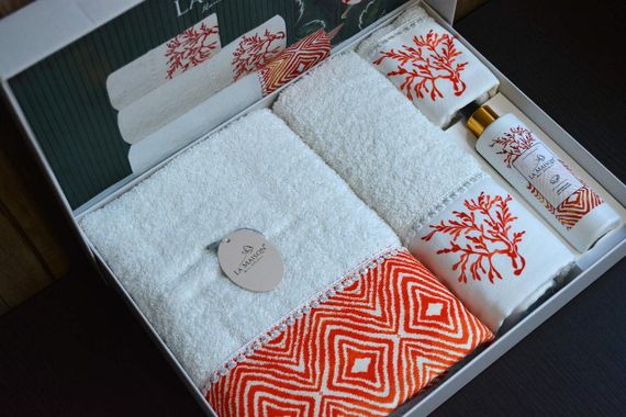 Подарунковий набір рушників La Maison, 3 шт. з ароматом Bloom | Зображення 3