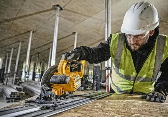 Пила дискова акумуляторна DeWalt з АКБ та ЗП DCS579T2 | Зображення 1