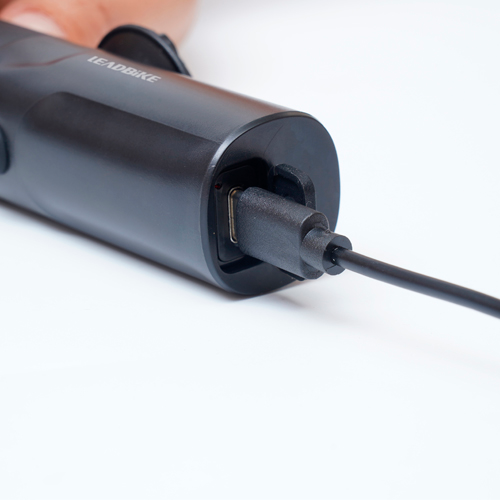 Потужний велосипедний ліхтар LEADBIKE M03-OSRAM, 800 LM, вологозахист, АКБ Li-Ion 2500 mAh, ЗП Type-C | Зображення 3