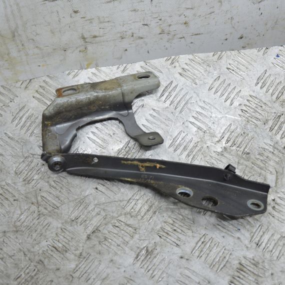 Петля капота права Volvo S40 V50 2004-2012 Завіса капота права Вольво c40 в50 30753598