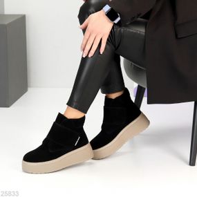 Модные замшевые зимние черные прошитые ботинки на бежевой платформе 39