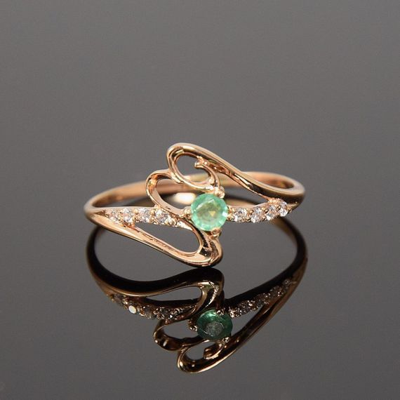 Кольцо из красного золота с изумрудом 18.5