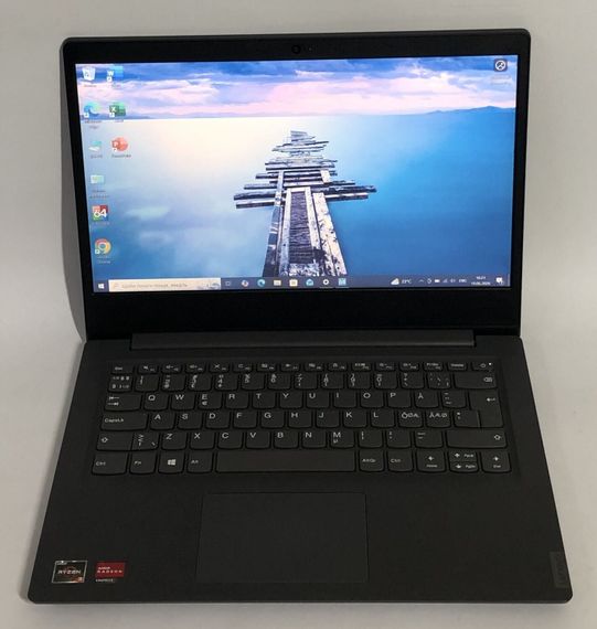Ультрабук Lenovo V14-ADA / 14" (1920x1080) TN / AMD Ryzen 3 3250U (2 (4) ядра по 2.6 - 3.5 GHz) / 8 GB DDR4 / 256 GB SSD / AMD Radeon RX Vega 3 Graphics / WebCam / Win 10 Pro б/в + Подарунок Накопичувач Kingston 64 ГБ | Зображення 1