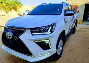 Передній бампер Lexus-design V2 для Toyota Hilux 2015- рр