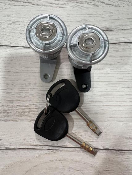 Ford KA, Courier, Scorpio, Escort, Fiesta 1 пара (2 шт) личинок вкладишів для замків передніх дверей БЕЗ НАКЛАДОК, Форд | Зображення 1