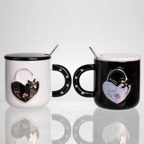 Набір парних порцелянових чашок із серцем 2 (шт) по 400 (мл) чашки на подарунок із кришкою та ложкою Чорний з білим FM-33