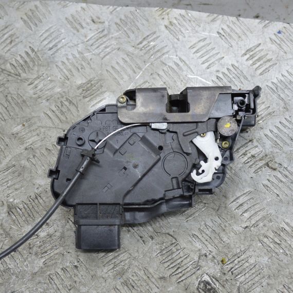 Замок передніх лівих дверей Volvo S40 V50 1996-2012 Замок дверей передній лівий Вольво с40 в50 30753658 | Зображення 3