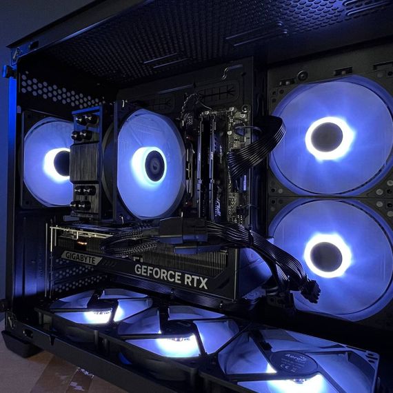 Збірка на замовлення: ігровий ПК AeroCool Dryft Mini Tower / AMD Ryzen 5 7500F (6 (12) ядер по 3,7 - 5,0 ГГц) / 32 ГБ DDR5 / 2000 ГБ SSD M.2 / nVidia GeForce RTX 5070, 12 ГБ GDDR7, 192-bit / 750 Вт | Зображення 4