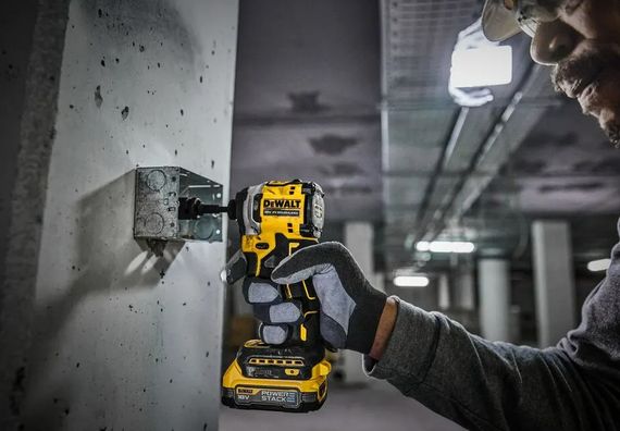 Шурупокрут акумуляторний ударний DeWalt з АКБ та ЗП DCF850E1T | Зображення 1