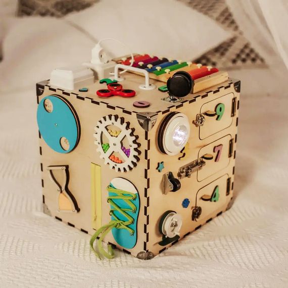 Розвиваюча іграшка Бізікуб Temple Group TG200126 30х30х30см Натуральний | Зображення 5