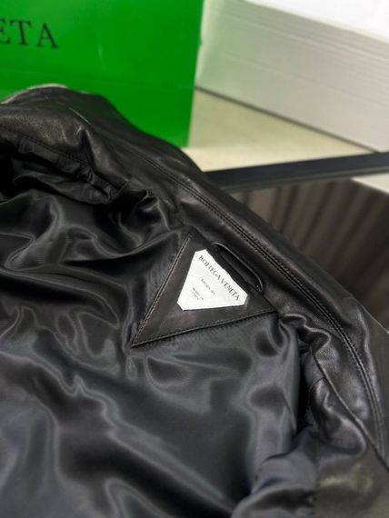 Демісезонна курточка Bottega Veneta з натуральної шкіри чорного кольору v098 | Зображення 3