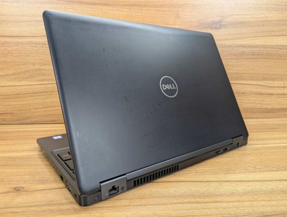 Ультрабук Dell Latitude 5590 / 15.6" (1366x768) TN / Intel Core i5-7300U (2 (4) ядра по 2.6 - 3.5 GHz) / 8 GB DDR4 / 256 GB SSD / Intel HD Graphics 620 / HDMI / WebCam / Windows 10 б/в + Подарунок Бездротова миша / USB | Зображення 5