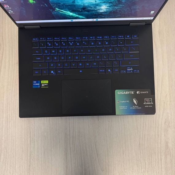 Ігровий ноутбук Gigabyte A16 CVH / 16" (2560x1600) IPS / Intel Core i7-13620H (10 (16) ядер по 2,4 - 4,9 ГГц) / 16 ГБ DDR5 / 1000 ГБ SSD NVMe / nVidia GeForce RTX 5060, 8 ГБ GDDR7, 128-біт / WebCam б/в | Зображення 3