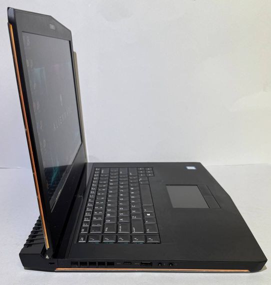 Игровой ноутбук Dell Alienware 15 R3 / 15.6" (1920x1080) IPS / Intel Core i7-7700HQ (4 (8) ядра по 2.8 - 3.8 GHz) / 16 GB DDR4 / 512 GB SSD + 500 GB HDD / nVidia GeForce GTX 1060, 6 GB GDDR5, 192-bit / WebCam б/у | Зображення 5