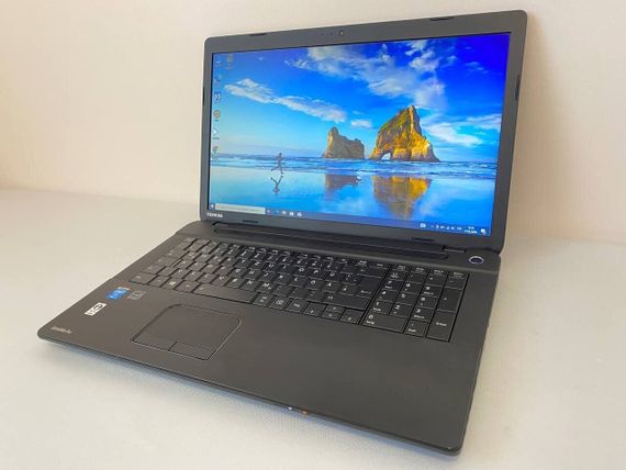 Ноутбук Б-клас Toshiba Satellite Pro C70-A-153 / 17.3" (1600x900) TN / Intel Core i5-4200M (2 (4) ядра по 2.5 - 3.1 GHz) / 12 GB DDR3 / 750 GB HDD / Intel HD Graphics 4600 / WebCam / DVD-RW б/в | Зображення 1
