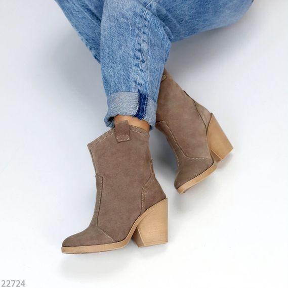 Ботильйони козаки натуральна замша капучино на зручному підборі 40