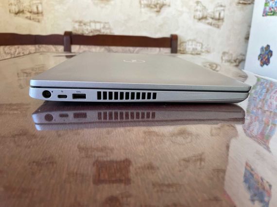 Ультрабук Dell Latitude 5510 / 15.6" (1920x1080) IPS / Intel Core i5-10210U (4 (8) ядра по 1.6 - 4.2 GHz) / 16 GB DDR4 / 256 GB SSD / Intel UHD Graphics / WebCam б/в | Зображення 4