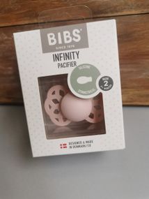 Соска пустушка BIBS 6-18 міс Infinity Silicone Symmetrical (симетрична) – Blossom