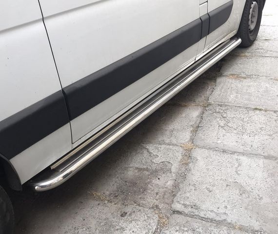 Боковые пороги Premium (2 шт., нерж.) 51 мм, средняя база для Renault Master 2011-2024 гг