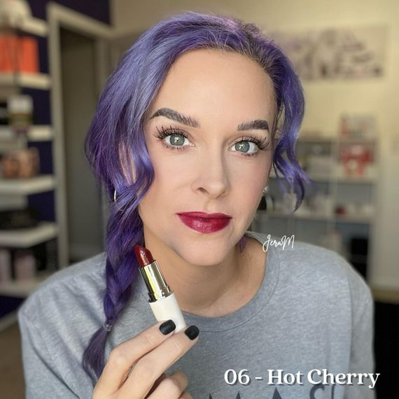 Кремова помада для губ Farmasi 06 Hot Cherry 4 г | Зображення 1