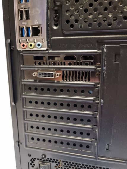 Ігровий ПК Qube Tower / AMD Ryzen 3 2200G (4 ядра по 3.5 - 3.7 GHz) / 16 GB DDR4 / 256 GB SSD + 1000 GB HDD/AMD Radeon RX 580, 8 GB GDDR5, 256-bit/600W + Кабелі в комплекті б/в | Зображення 3