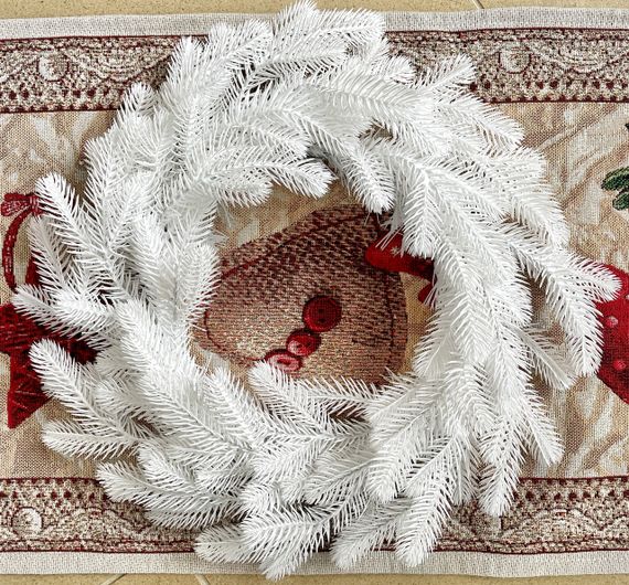 Венок новогодний рождественский Traditional из литой хвои d-50 см белый | Зображення 1