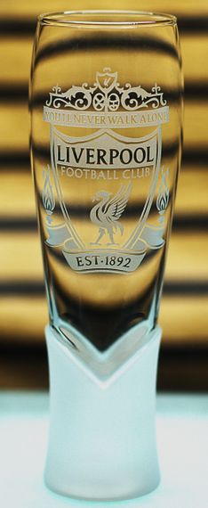 Крафтовый бокал 440 мл Ливерпуль с гравировкой Стеклянный бокал для фаната ФК Liverpool Подарок болельщику