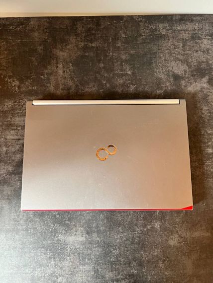 Мобільна робоча станція Fujitsu Celsius H770 / 15.6" (1920x1080) IPS / Intel Xeon E3-1505M v6 (4 (8) ядра по 3.0 - 4.0 GHz) / 32 GB DDR4 / 500 GB SSD / nVidia Quadro M2200, 4 GB GDDR5, 128-bit / WebCam / Windows 10 Pro б/в | Зображення 2