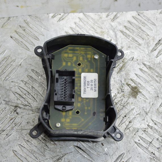 Блок кнопок в торпедо Fiat Doblo 2000-2010 Кнопка аварійної сигналізації Фіат Добло 7354198620E | Зображення 1