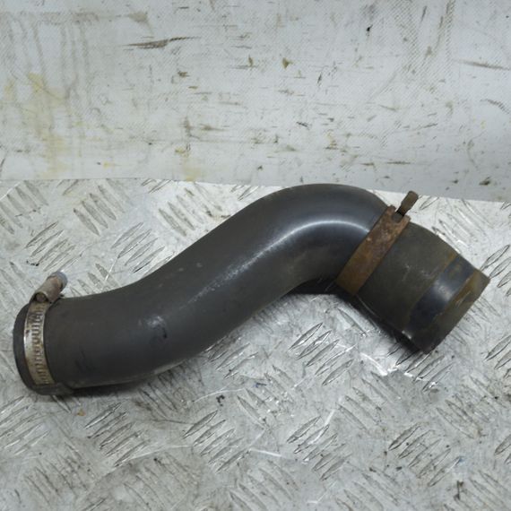 Патрубок інтеркулера 1.6 CRDI Hyundai i30 2007-2012 Шланг системи охолодження Хюндай ай30 282732A601