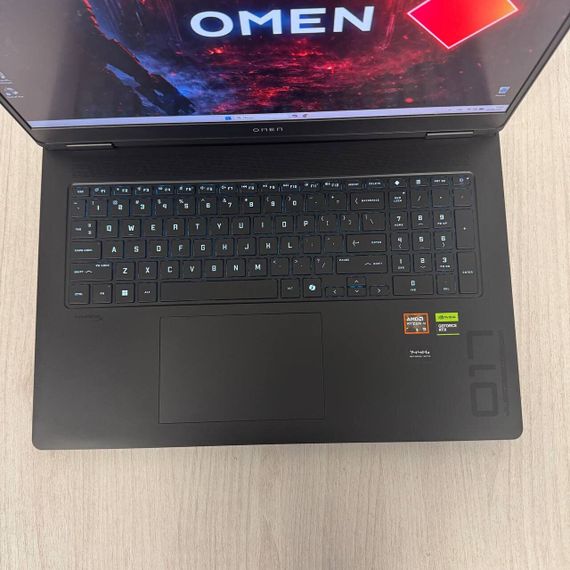 Ігровий ноутбук HP Omen 17z-db100 / 17.3" (1920x1080) IPS / AMD Ryzen AI 9 365 (10 (20) ядер по 2.0 – 5.0 GHz) / 32 GB DDR5 / 1000 GB SSD / nVidia GeForce RTX 5060, 8 GB GDDR7, 128-bit / WebCam б/в | Зображення 2