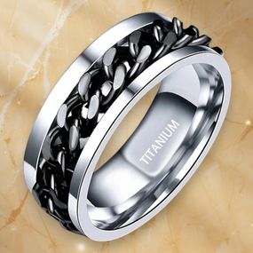 Серебристое кольцо из титановой стали с вращающимися черными цепями посередине стильное размер 18