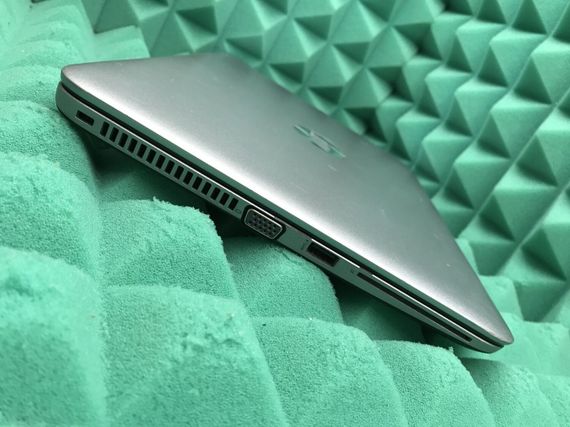 Нетбук Б-клас HP EliteBook 820 G3 / 12.5" (1920x1080) IPS / Intel Core i7-6600U (2 (4) ядра по 2.6 - 3.4 GHz) / 8 GB DDR4 / 240 GB SSD / Intel HD Graphics 520 / WebCam / DisplayPort б/в | Зображення 4