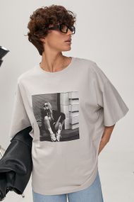 Оверсайз футболка з принтом дівчини - сірий цвет, ONE SIZE (є розміри)