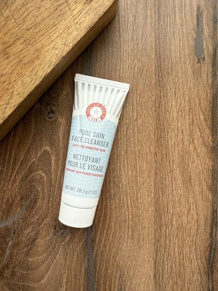 очищуючий засіб для обличчя First aid beauty pure skin face cleanser (28.3 g)