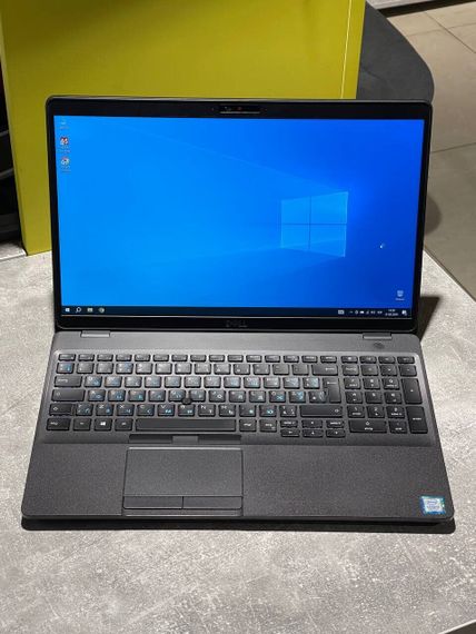 Ультрабук Dell Latitude 5500 / 15.6" (1920x1080) IPS / Intel Core i5-8250U (4 (8) ядра по 1.6 - 3.4 GHz) / 8 GB DDR4 / 240 GB SSD / Intel UHD Graphics 620 / WebCam б/в | Зображення 1