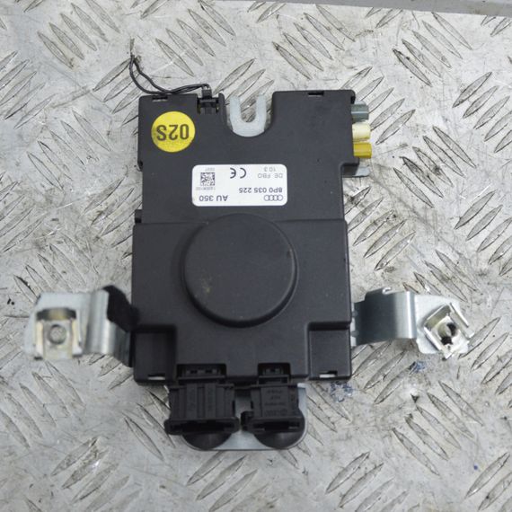 Підсилювач антени Audi A3 8P 2003-2012 Модуль антени радіо Ауді а3 8р 8P0035225