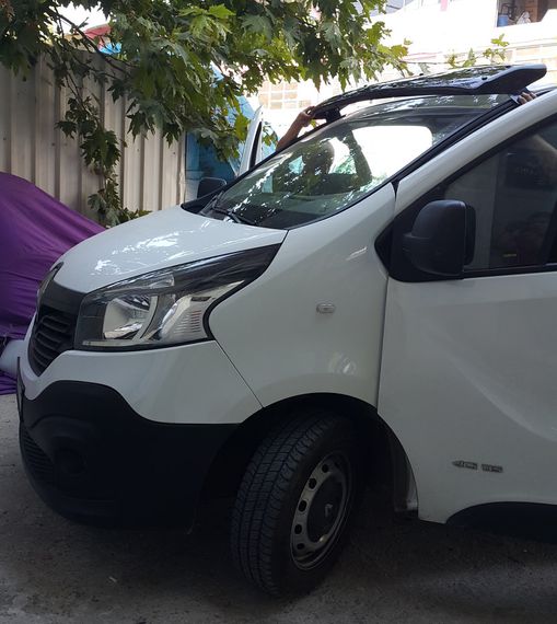 Козырек на лобовое стекло (черный глянец, 5мм) для Renault Trafic 2015-2024 гг | Зображення 6