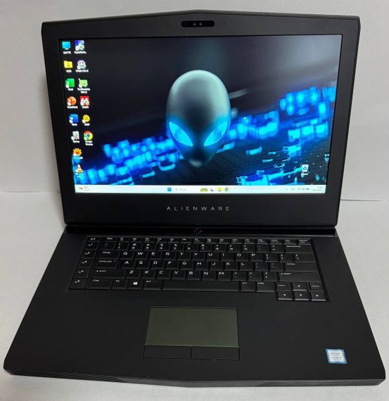 Ігровий ноутбук Dell Alienware 15 R3 / 15.6" (1920x1080) IPS / Intel Core i7-7700HQ (4 (8) ядра по 2.8 - 3.8 GHz) / 16 GB DDR4 / 256 GB SSD + 1000 GB HDD / nVidia GeForce GTX 1070, 8 GB GDDR5, 256-bit / WebCam б/в | Зображення 1